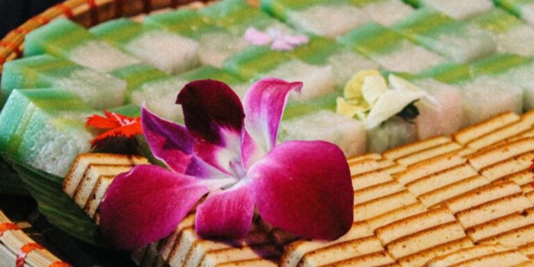 Assorted Kueh [Putri Salat + Kek Lapis] (40 pcs)