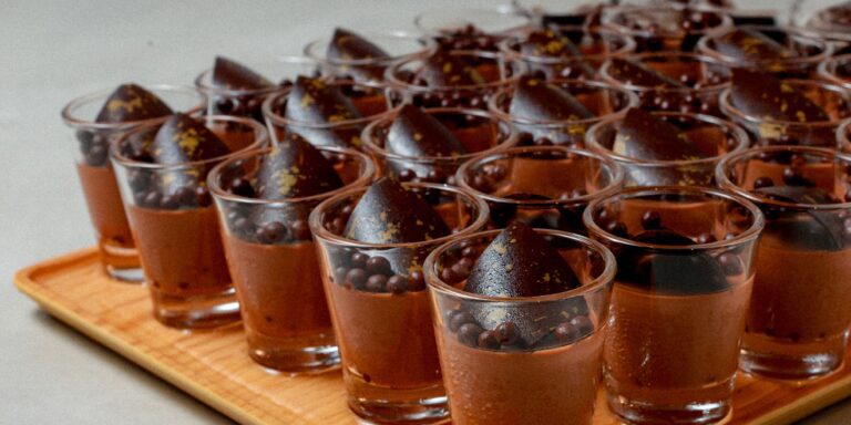 Manjari Chocolate Mousse with Crunchy Pearls (50 pcs)